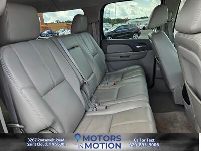2011 Chevrolet Suburban LT  4WD   - Photo 17 - Saint Cloud, MN 56301