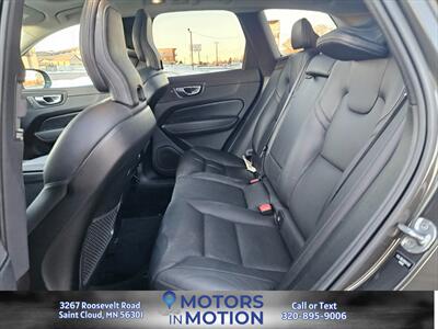 2022 Volvo XC60 B5 Momentum AWD w/Sunroof   - Photo 15 - Saint Cloud, MN 56301