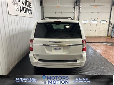 2016 Chrysler Town and Country Touring-L w/DVD   - Photo 7 - Saint Cloud, MN 56301