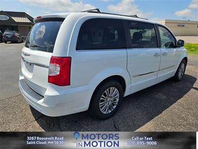 2016 Chrysler Town and Country Touring-L w/Sunroof and DVD   - Photo 6 - Saint Cloud, MN 56301
