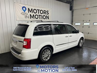 2016 Chrysler Town and Country Touring-L w/DVD   - Photo 6 - Saint Cloud, MN 56301