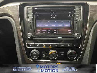 2017 Volkswagen Passat 1.8T SE w/Sunroof   - Photo 12 - Saint Cloud, MN 56301