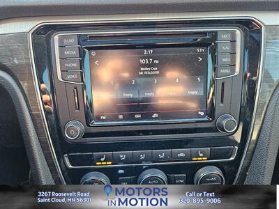 2017 Volkswagen Passat 1.8T SE w/Sunroof - Photo 12 - Saint Cloud, MN 56301