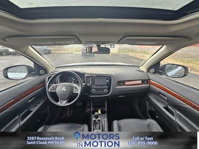 2014 Mitsubishi Outlander SE AWD w/Sunroof   - Photo 10 - Saint Cloud, MN 56301