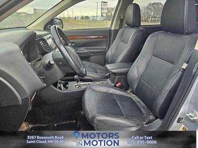 2014 Mitsubishi Outlander SE AWD w/Sunroof   - Photo 13 - Saint Cloud, MN 56301