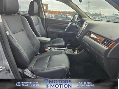 2014 Mitsubishi Outlander SE AWD w/Sunroof   - Photo 18 - Saint Cloud, MN 56301