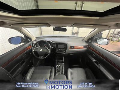 2014 Mitsubishi Outlander SE AWD w/Sunroof - Photo 10 - Saint Cloud, MN 56301