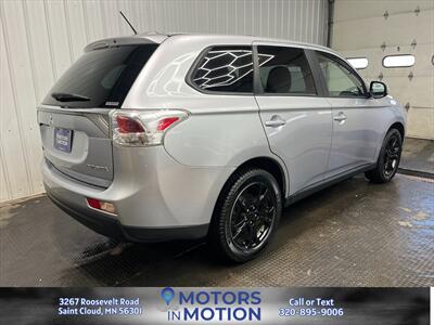 2014 Mitsubishi Outlander SE AWD w/Sunroof - Photo 5 - Saint Cloud, MN 56301