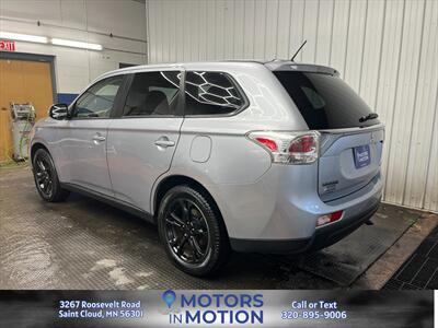 2014 Mitsubishi Outlander SE AWD w/Sunroof - Photo 3 - Saint Cloud, MN 56301