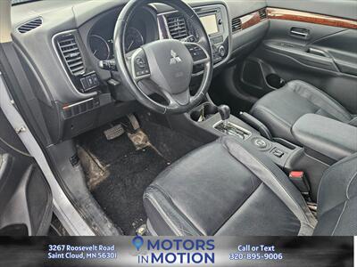 2014 Mitsubishi Outlander SE AWD w/Sunroof   - Photo 9 - Saint Cloud, MN 56301