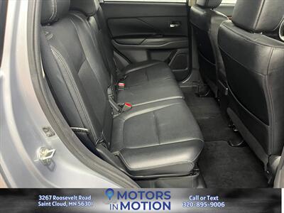 2014 Mitsubishi Outlander SE AWD w/Sunroof - Photo 17 - Saint Cloud, MN 56301