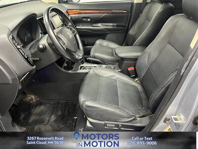 2014 Mitsubishi Outlander SE AWD w/Sunroof - Photo 13 - Saint Cloud, MN 56301
