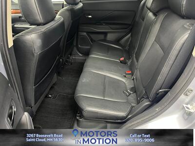 2014 Mitsubishi Outlander SE AWD w/Sunroof - Photo 14 - Saint Cloud, MN 56301
