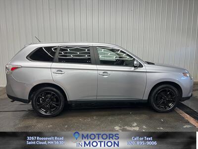 2014 Mitsubishi Outlander SE AWD w/Sunroof - Photo 6 - Saint Cloud, MN 56301