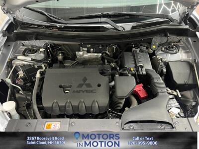 2014 Mitsubishi Outlander SE AWD w/Sunroof - Photo 19 - Saint Cloud, MN 56301