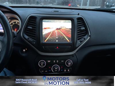 2017 Jeep Cherokee Limited 4WD w/Sunroof   - Photo 11 - Saint Cloud, MN 56301