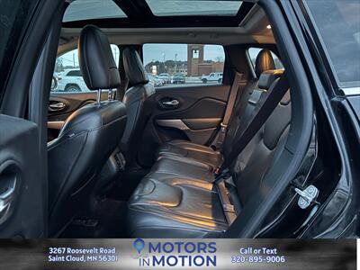 2017 Jeep Cherokee Limited 4WD w/Sunroof   - Photo 15 - Saint Cloud, MN 56301