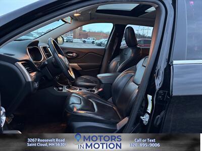 2017 Jeep Cherokee Limited 4WD w/Sunroof   - Photo 14 - Saint Cloud, MN 56301