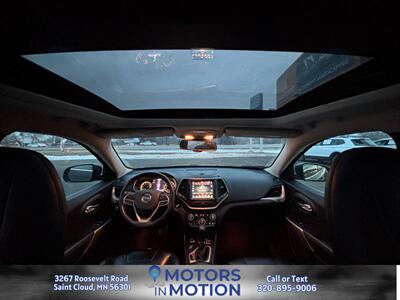 2017 Jeep Cherokee Limited 4WD w/Sunroof   - Photo 10 - Saint Cloud, MN 56301