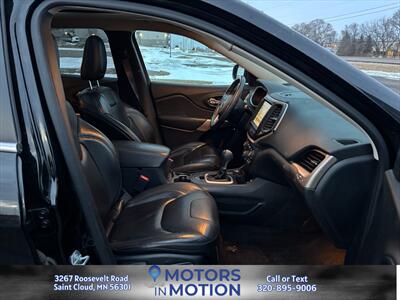 2017 Jeep Cherokee Limited 4WD w/Sunroof   - Photo 18 - Saint Cloud, MN 56301