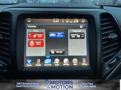 2017 Jeep Cherokee Limited 4WD w/Sunroof   - Photo 12 - Saint Cloud, MN 56301