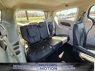 2022 Chrysler Pacifica Touring L   - Photo 17 - Saint Cloud, MN 56301