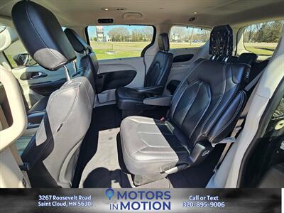 2022 Chrysler Pacifica Touring L   - Photo 15 - Saint Cloud, MN 56301