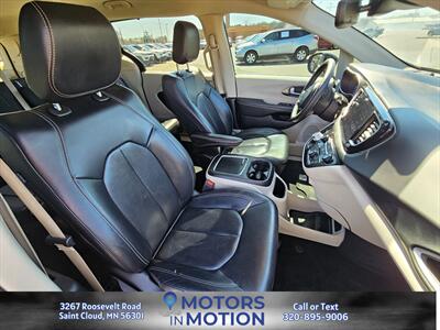 2022 Chrysler Pacifica Touring L   - Photo 19 - Saint Cloud, MN 56301