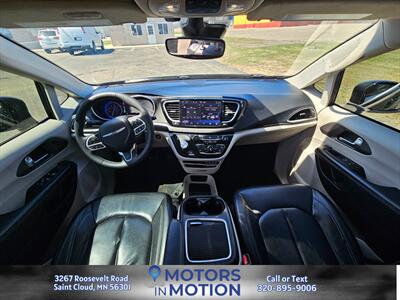 2022 Chrysler Pacifica Touring L   - Photo 10 - Saint Cloud, MN 56301