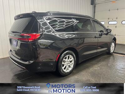 2022 Chrysler Pacifica Touring L - Photo 5 - Saint Cloud, MN 56301
