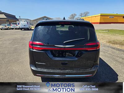 2022 Chrysler Pacifica Touring L   - Photo 4 - Saint Cloud, MN 56301