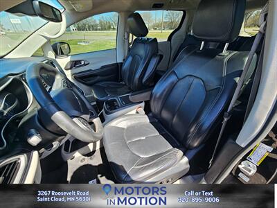 2022 Chrysler Pacifica Touring L   - Photo 14 - Saint Cloud, MN 56301