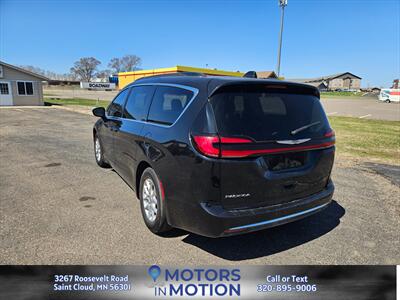 2022 Chrysler Pacifica Touring L   - Photo 3 - Saint Cloud, MN 56301