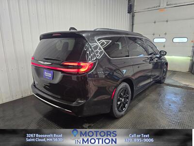 2022 Chrysler Pacifica Touring L - Photo 5 - Saint Cloud, MN 56301