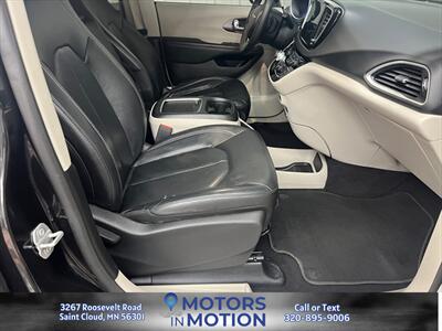 2022 Chrysler Pacifica Touring L - Photo 19 - Saint Cloud, MN 56301