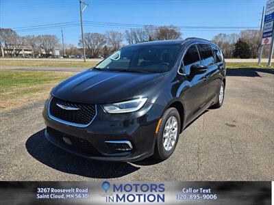 2022 Chrysler Pacifica Touring L   - Photo 1 - Saint Cloud, MN 56301