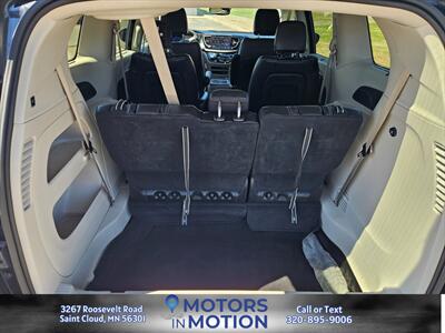 2022 Chrysler Pacifica Touring L   - Photo 16 - Saint Cloud, MN 56301