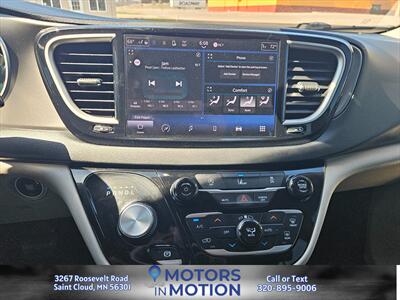 2022 Chrysler Pacifica Touring L   - Photo 12 - Saint Cloud, MN 56301