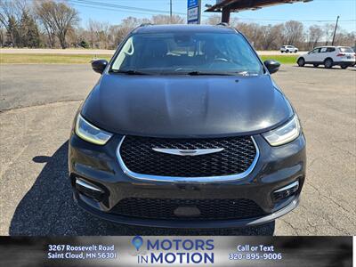 2022 Chrysler Pacifica Touring L   - Photo 8 - Saint Cloud, MN 56301