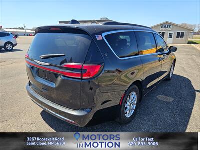 2022 Chrysler Pacifica Touring L   - Photo 5 - Saint Cloud, MN 56301