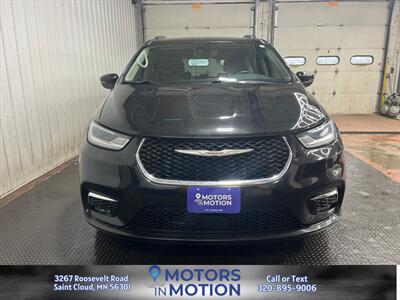2022 Chrysler Pacifica Touring L - Photo 8 - Saint Cloud, MN 56301