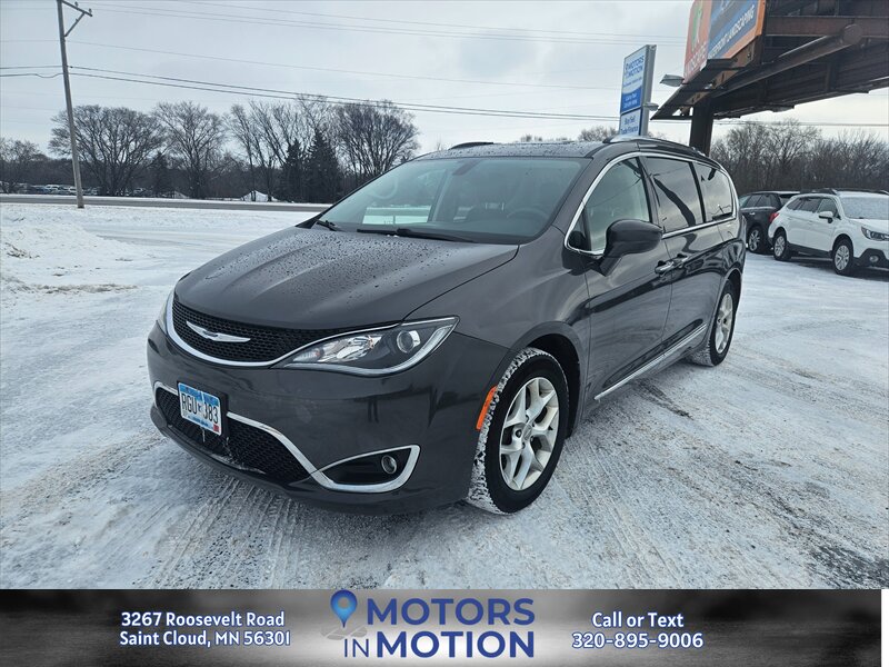 2017 Chrysler Pacifica Touring-L Plus w/Rear Seat Entertainment  