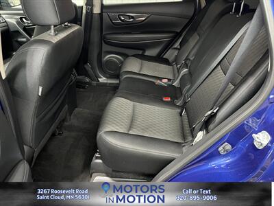 2017 Nissan Rogue SV AWD - Photo 15 - Saint Cloud, MN 56301