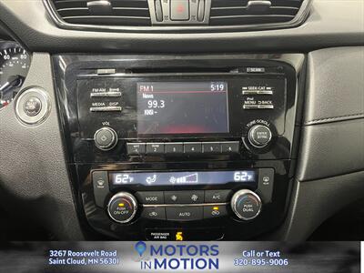 2017 Nissan Rogue SV AWD - Photo 13 - Saint Cloud, MN 56301