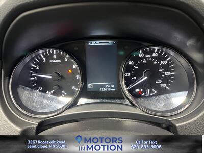 2017 Nissan Rogue SV AWD - Photo 14 - Saint Cloud, MN 56301