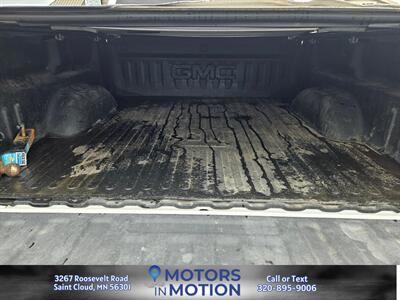 2018 GMC Sierra 1500 SLT   - Photo 18 - Saint Cloud, MN 56301