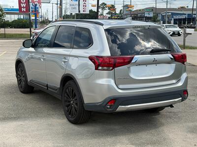 2020 Mitsubishi Outlander SE - Photo 5 - Houston, TX 77070