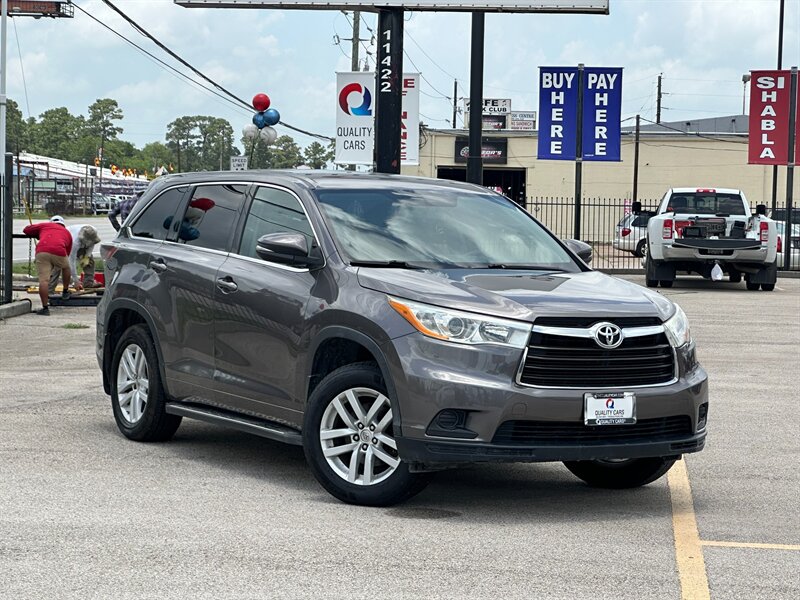 2014 Toyota Highlander LE  