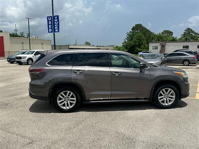 2014 Toyota Highlander LE   - Photo 8 - Houston, TX 77070