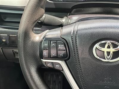 2014 Toyota Highlander LE   - Photo 12 - Houston, TX 77070